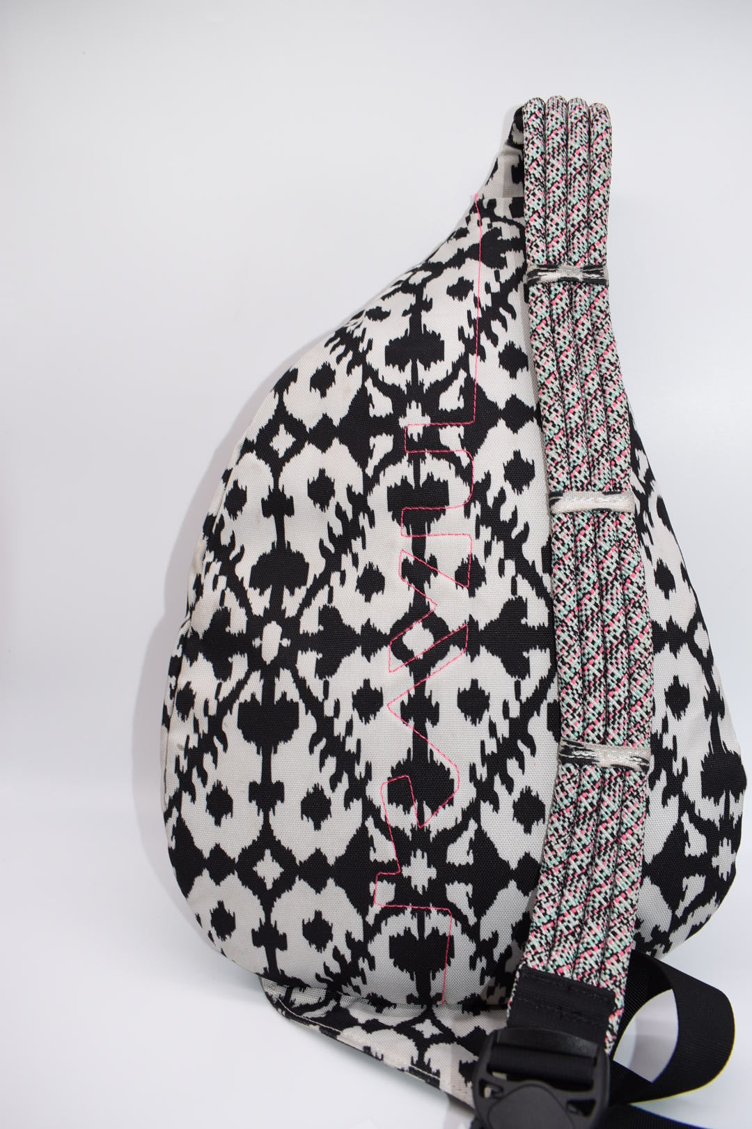 Kavu Rope Sling Bag in Black & White