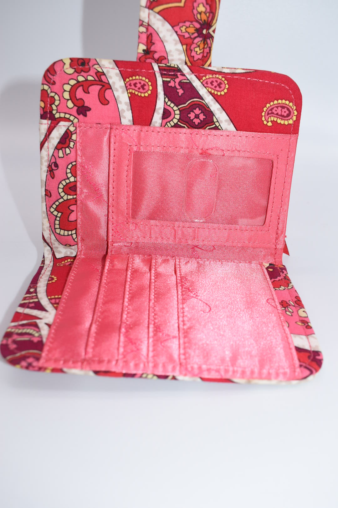 Vera Bradley Snappy Bifold Wallet in "Rosy Posies"