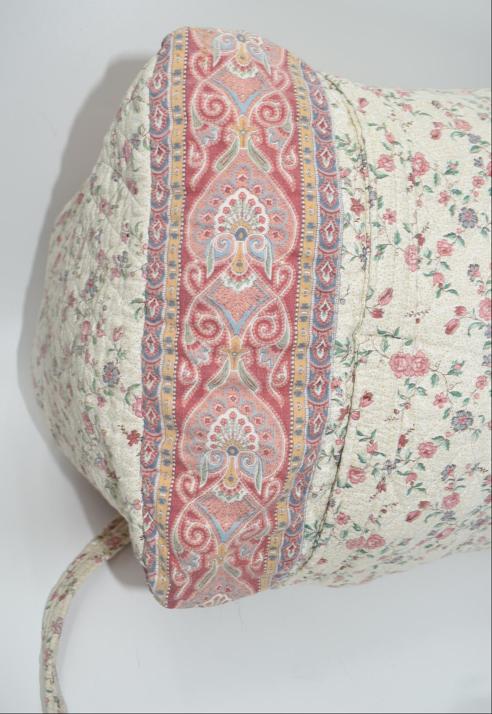 Vintage Vera Bradley Large Duffel Bag in "Cream-1985" Pattern