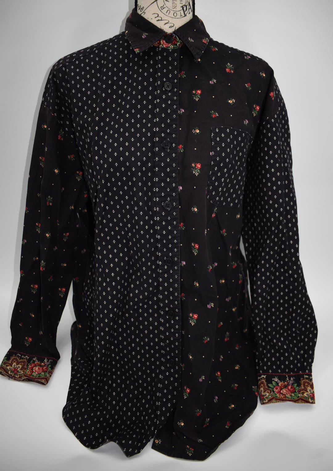 Vintage Vera Bradley Large Button-Up Long Sleeve Shirt in "Black-1990" Pattern