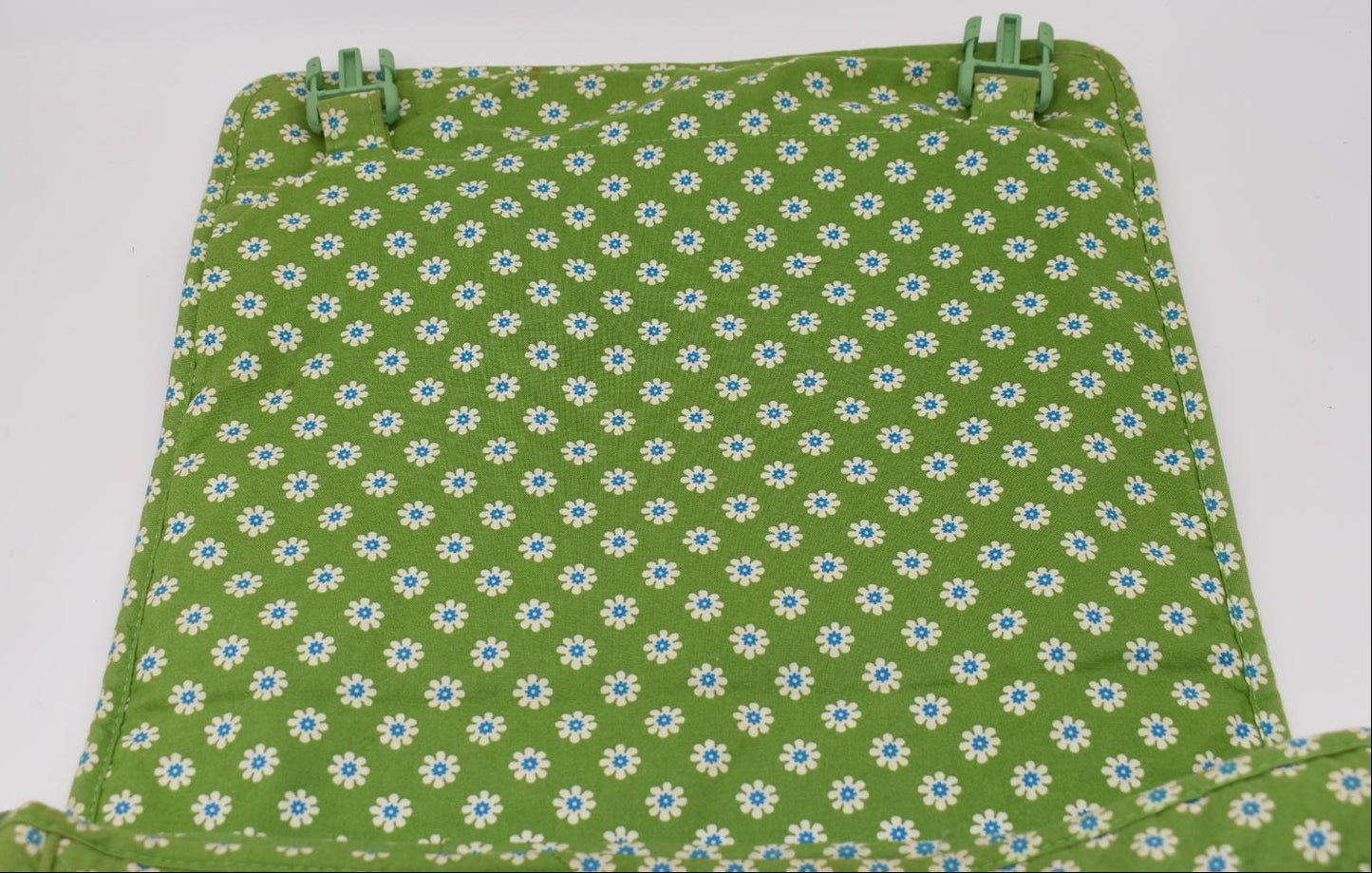 Vera Bradley Commuter Laptop Messenger Bag in "Apple Green" Pattern