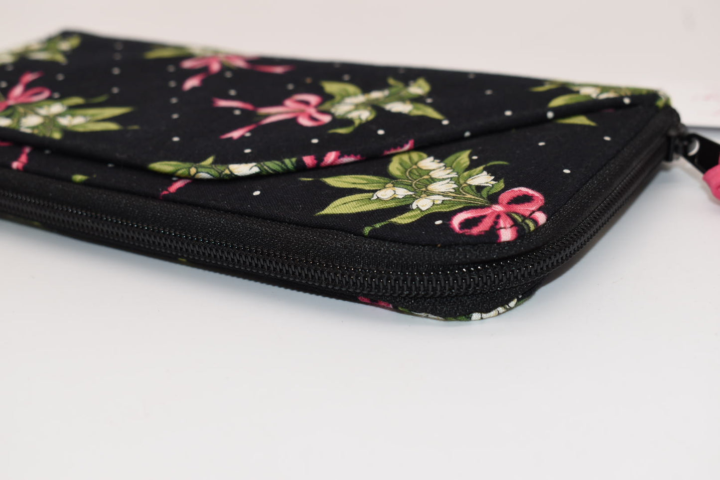 Vera Bradley Travel Organizer Wallet in "New Hope" Pattern