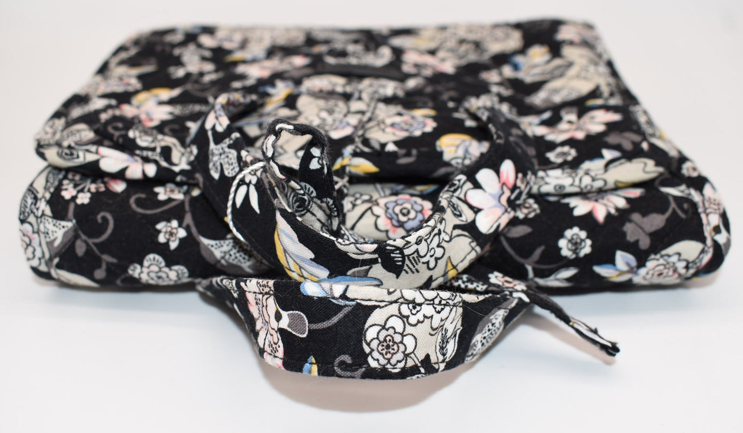 Vera Bradley Iconic Compact Hanging Travel Organizer in "Holland Garden" Pattern