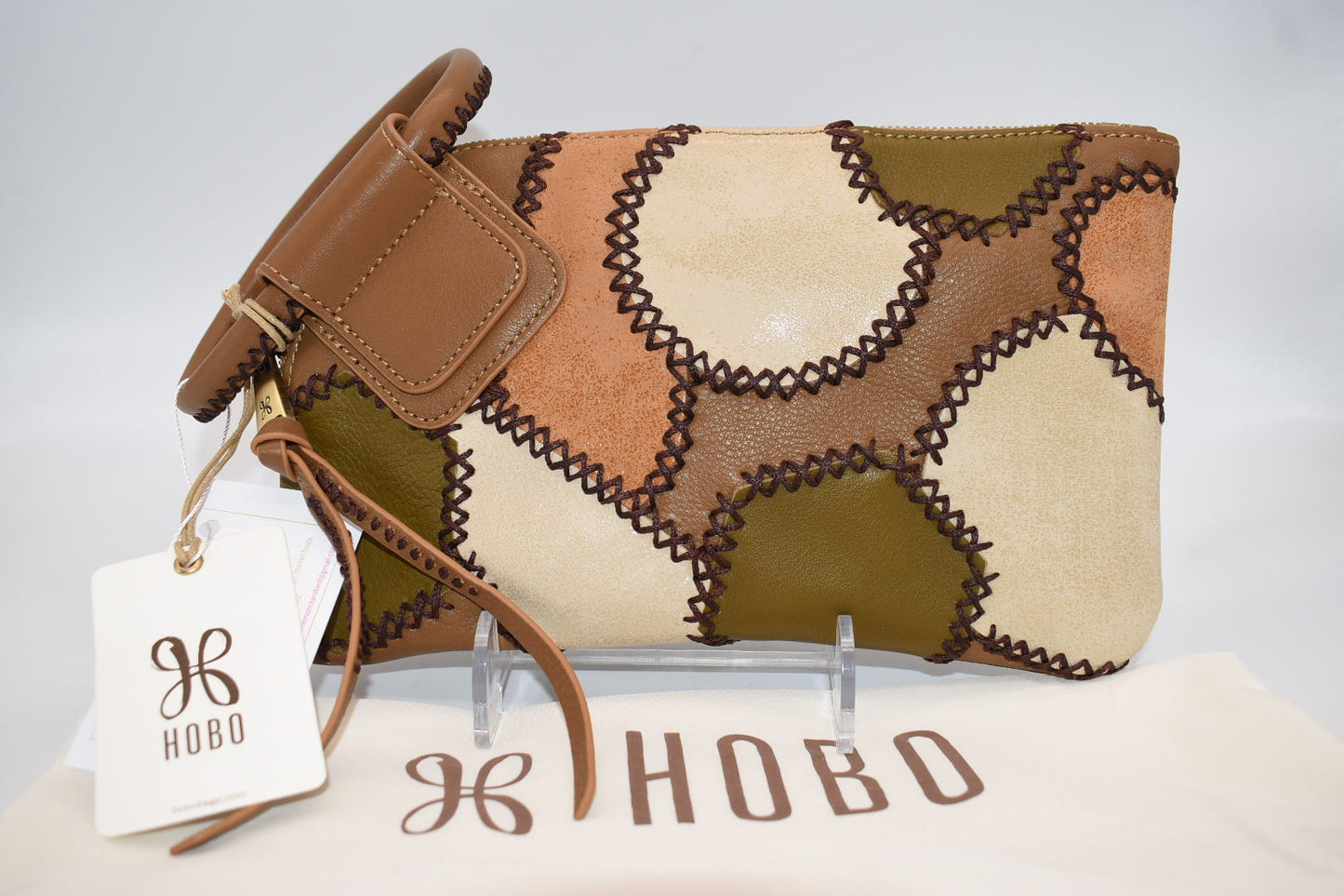 HOBO Intl Sable Wristlet Bag in Timber Brown