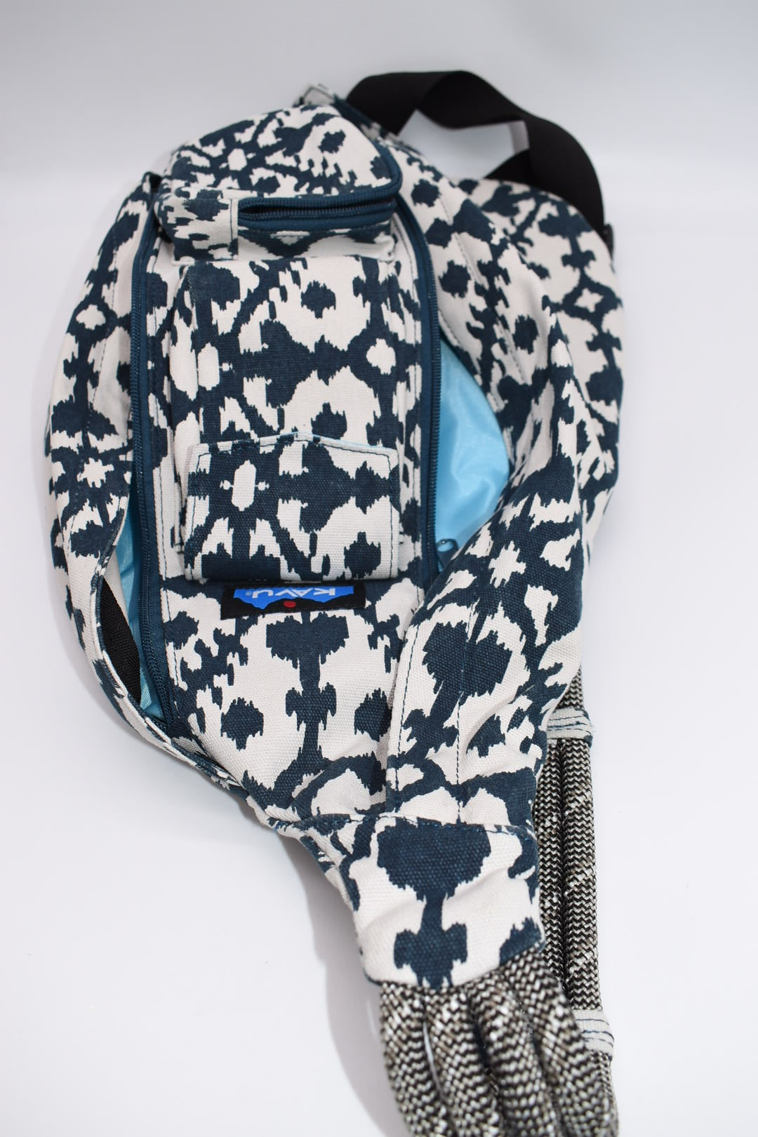Kavu Canvas Rope Sling Bag in Teal & White