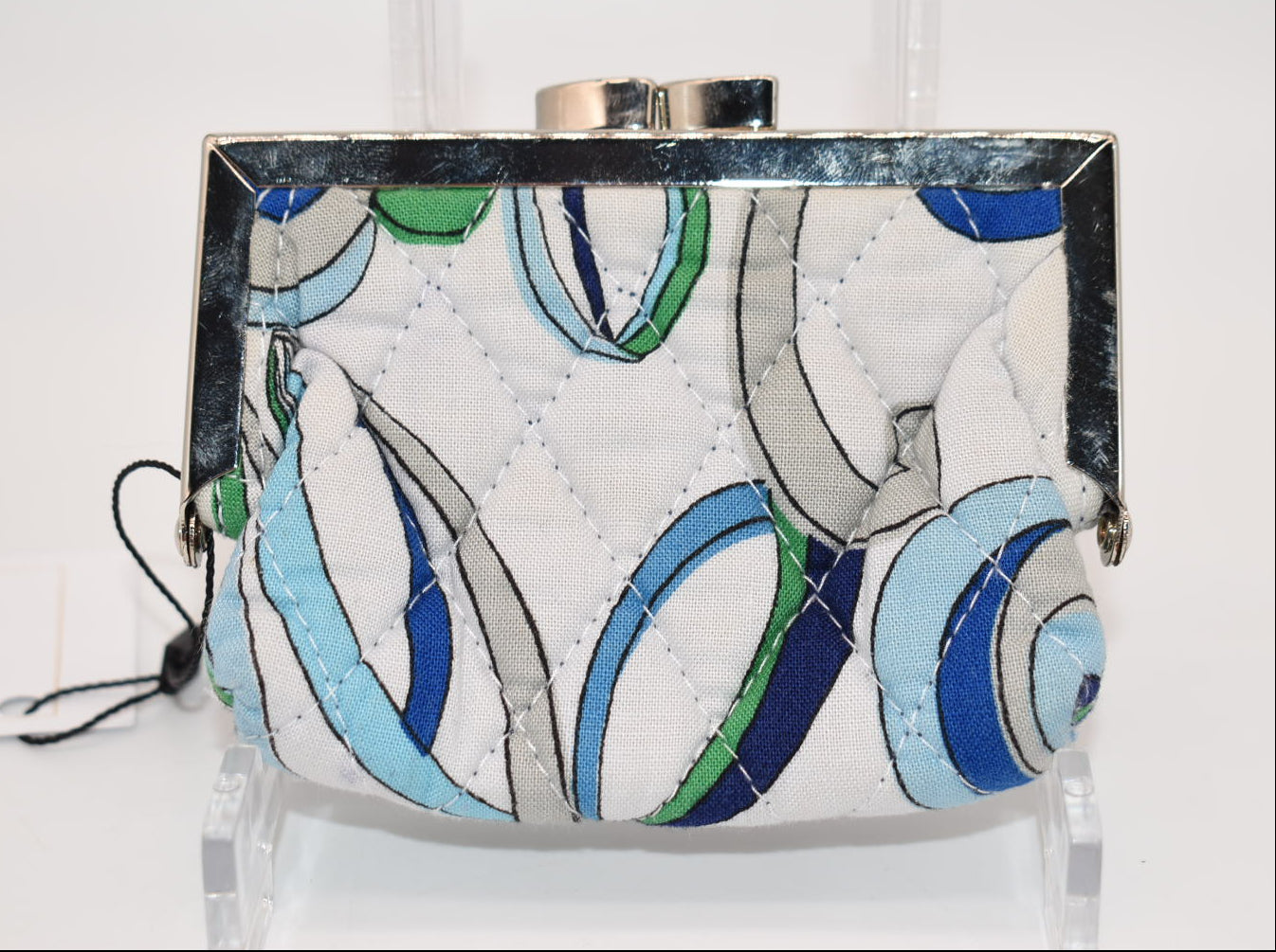 Vera Bradley Kisslock Coin Purse in "Mediterranean White" Pattern