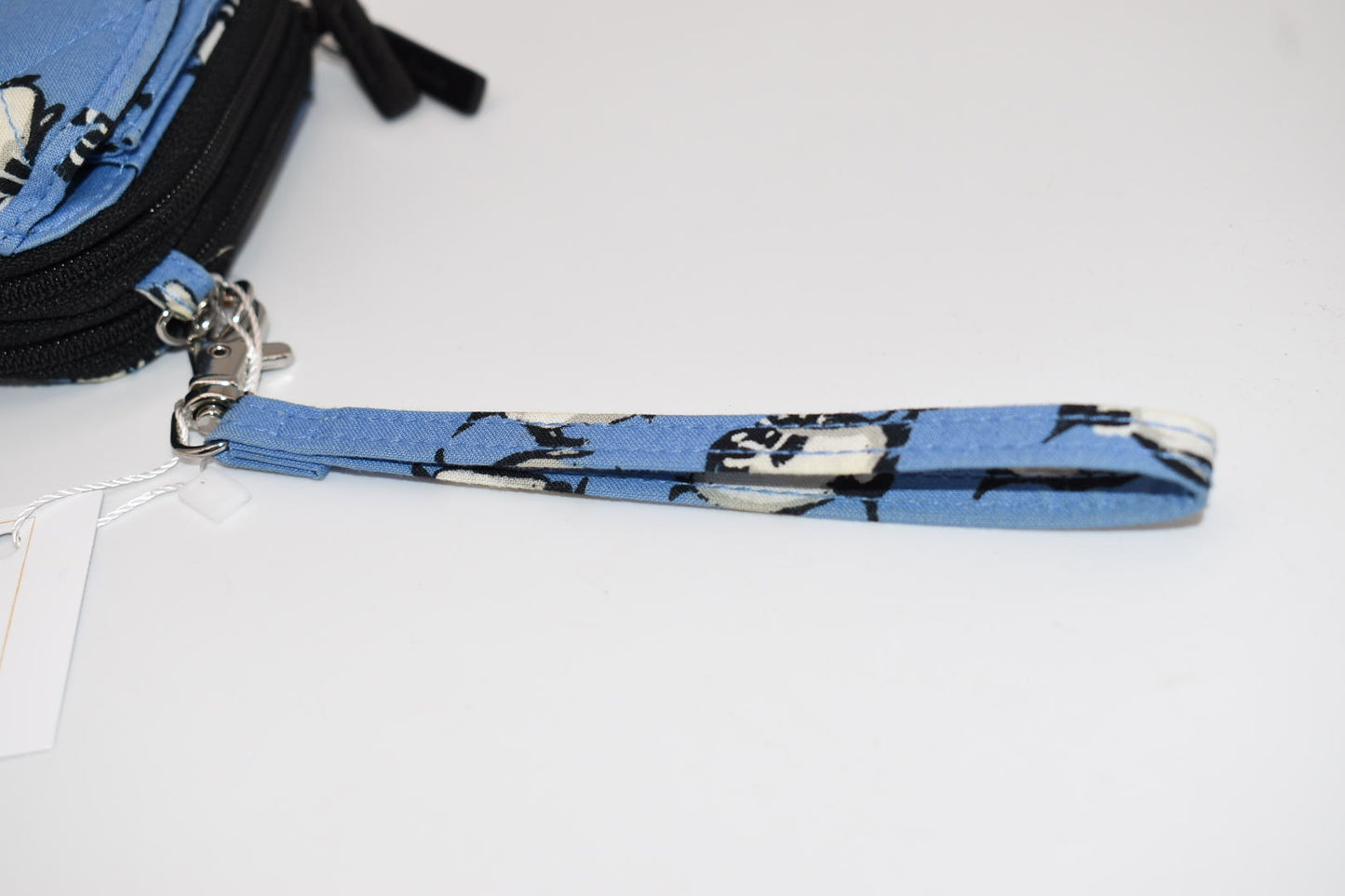 Vera Bradley All in One Wristlet/Wallet in "Playful Penguins-Blue" Pattern