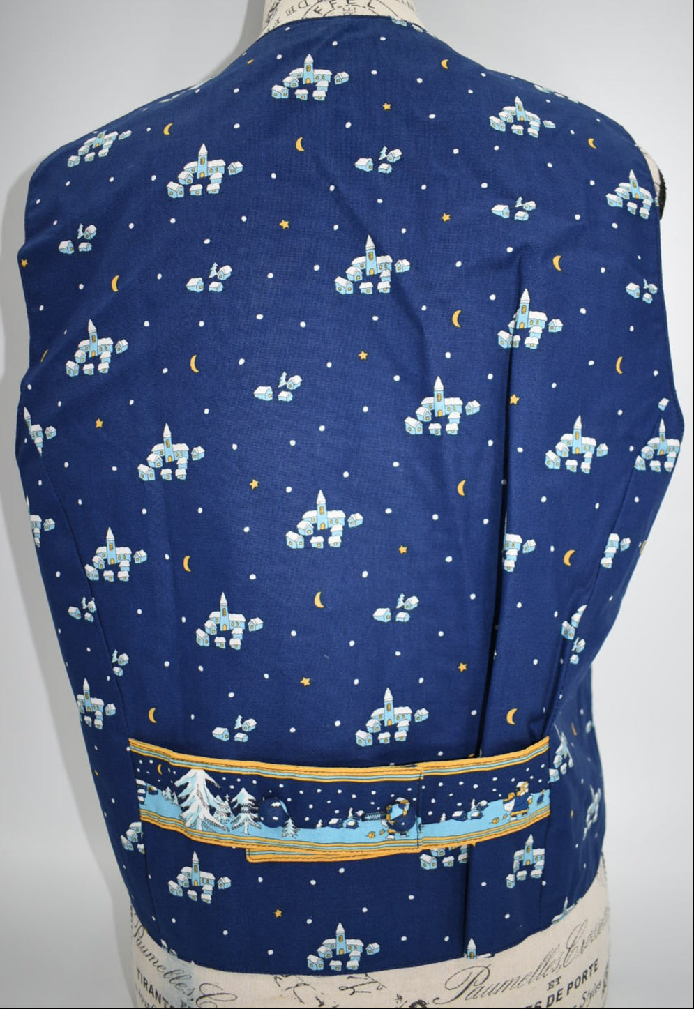 Vintage Vera Bradley Medium Vest in "Blue Christmas- 1997" Pattern