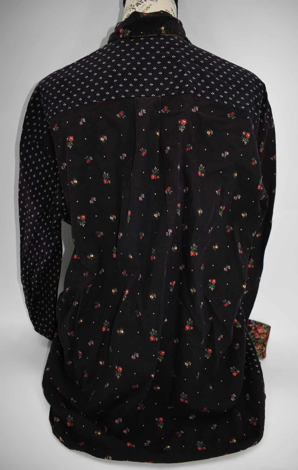 Vintage Vera Bradley Large Button-Up Long Sleeve Shirt in "Black-1990" Pattern