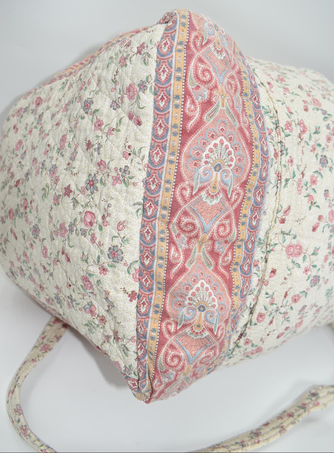 Vintage Vera Bradley Large Duffel Bag in "Cream-1985" Pattern