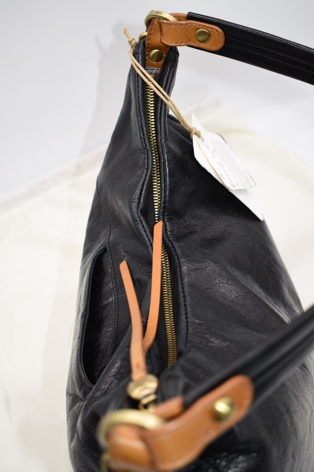 Hobo Delilah Convertible Crossbody Shoulder Bag in Black