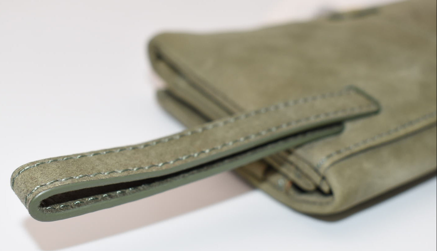 Hobo INTL Keen Continental Wallet in Golden Fir