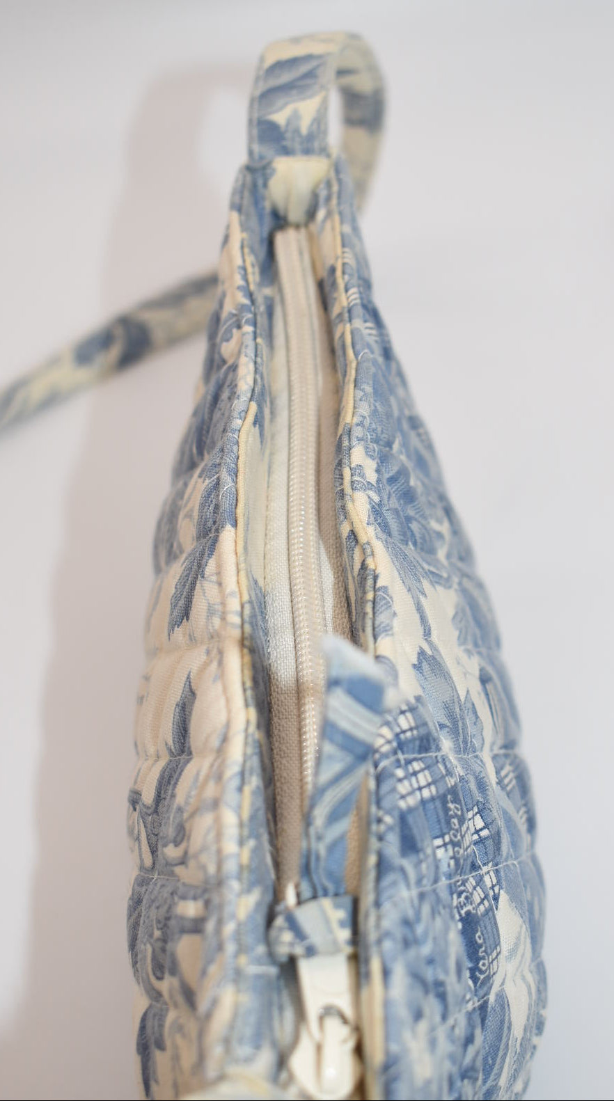 Vintage Vera Bradley Shoulder Bag "Blue Toile -2001" Pattern