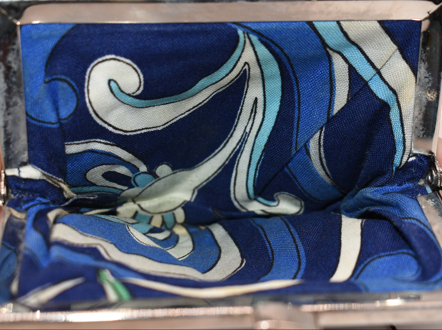 Vera Bradley Kisslock Coin Wallet in "Mediterranean Blue- Opposite" Pattern