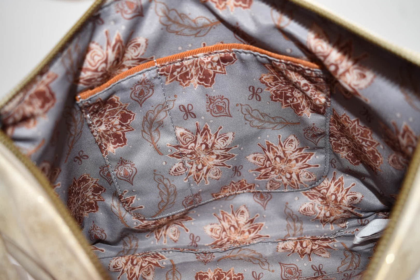 HOBO INTL Leather Convertible Crossbody Bag in Gold Leaf Shimmer