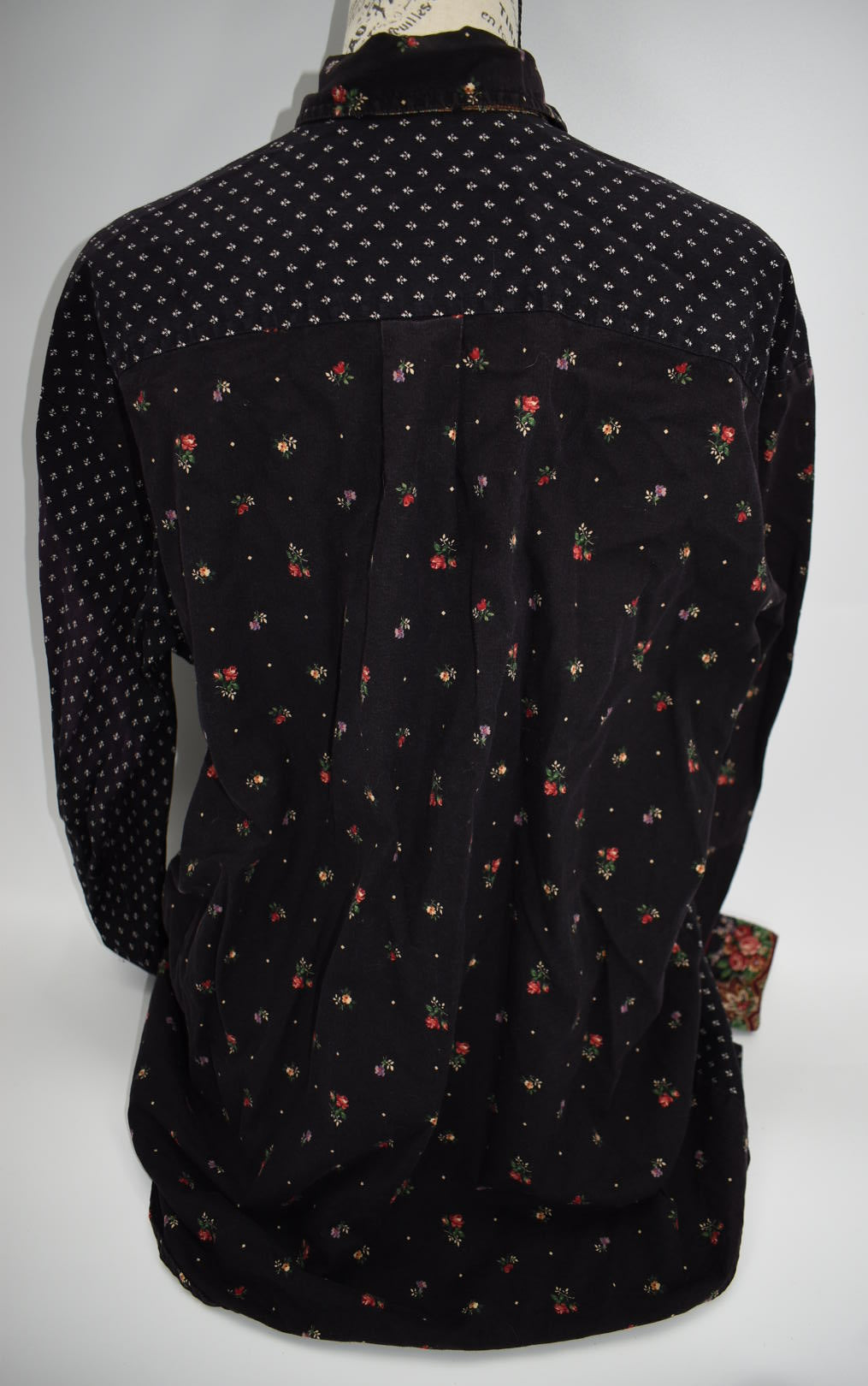 Vintage Vera Bradley Large Button-Up Long Sleeve Shirt in "Black-1990" Pattern