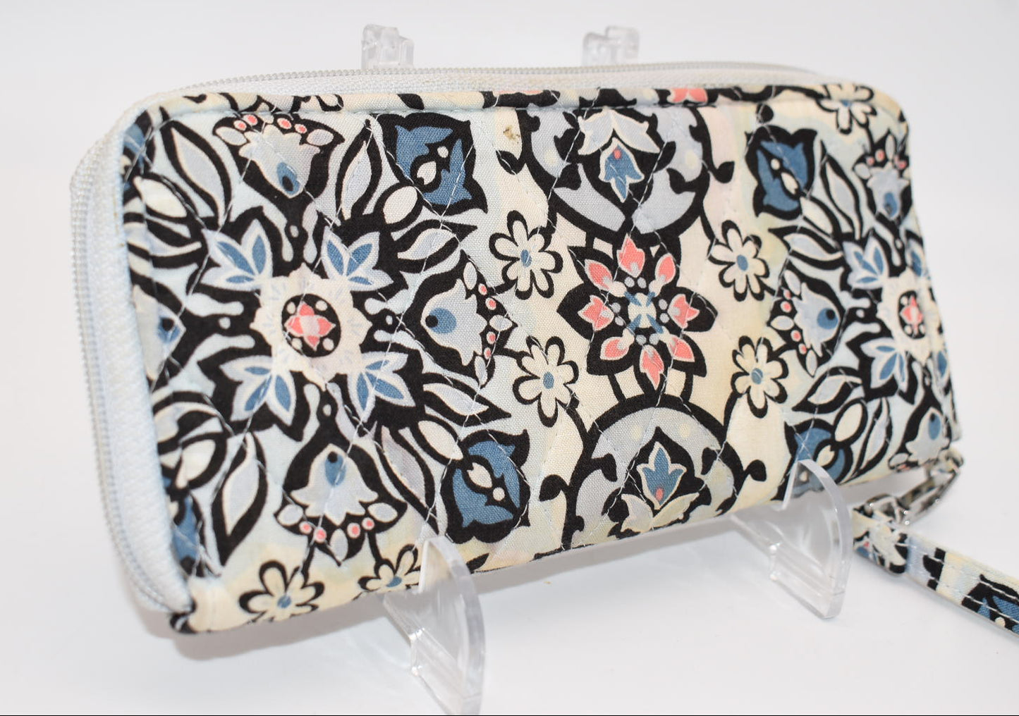 Vera Bradley RFID Accordion Wristlet in "Lisbon Medallion" Pattern