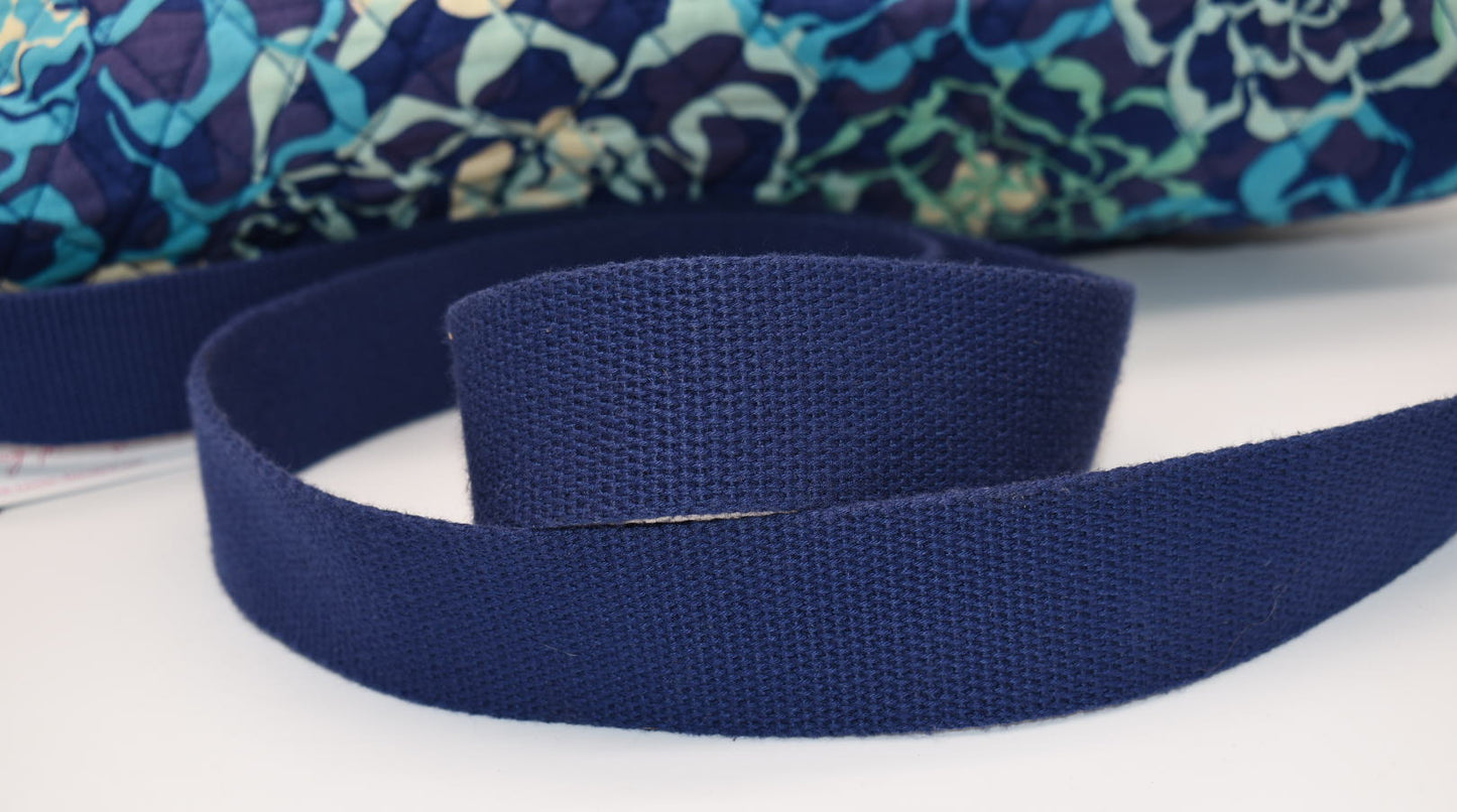 Vera Bradley Laptop Messenger Bag in "Katalina Blues" Pattern