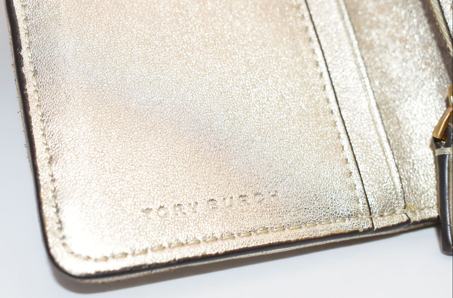 Tory Burch Fleming Metallic Slim Medium Wallet in Gold