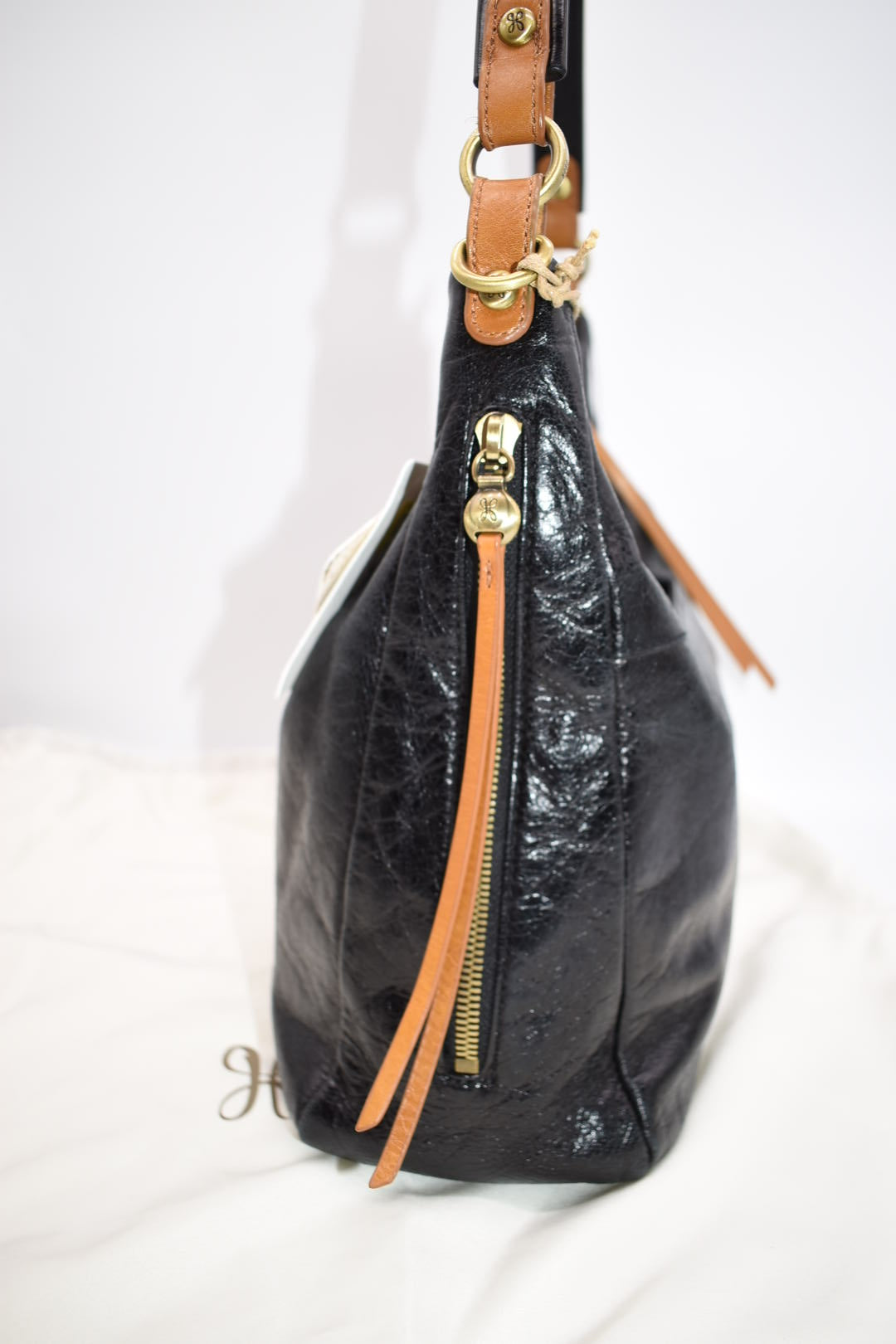 Hobo Delilah Convertible Crossbody Shoulder Bag in Black