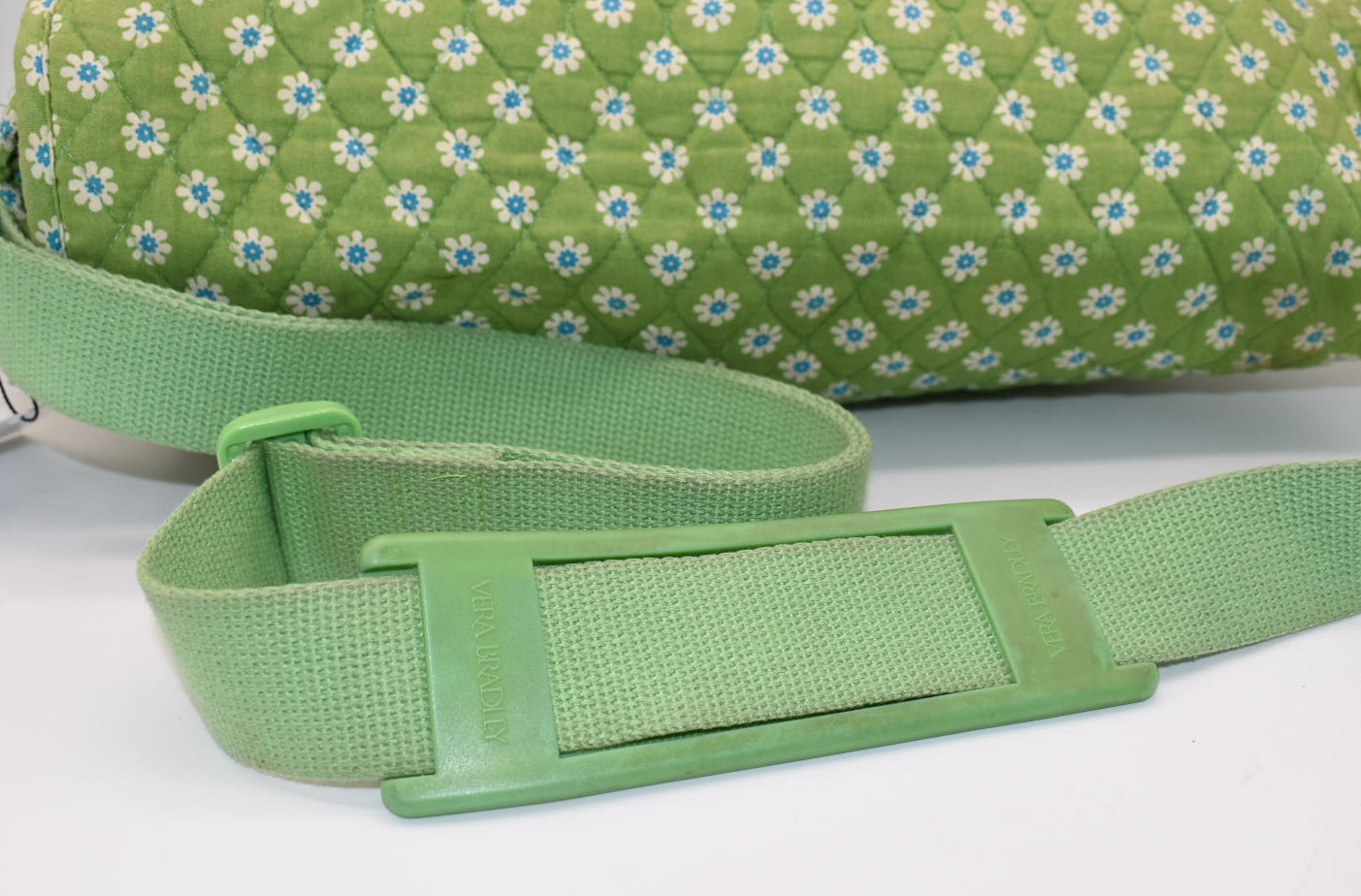 Vera Bradley Commuter Laptop Messenger Bag in "Apple Green" Pattern