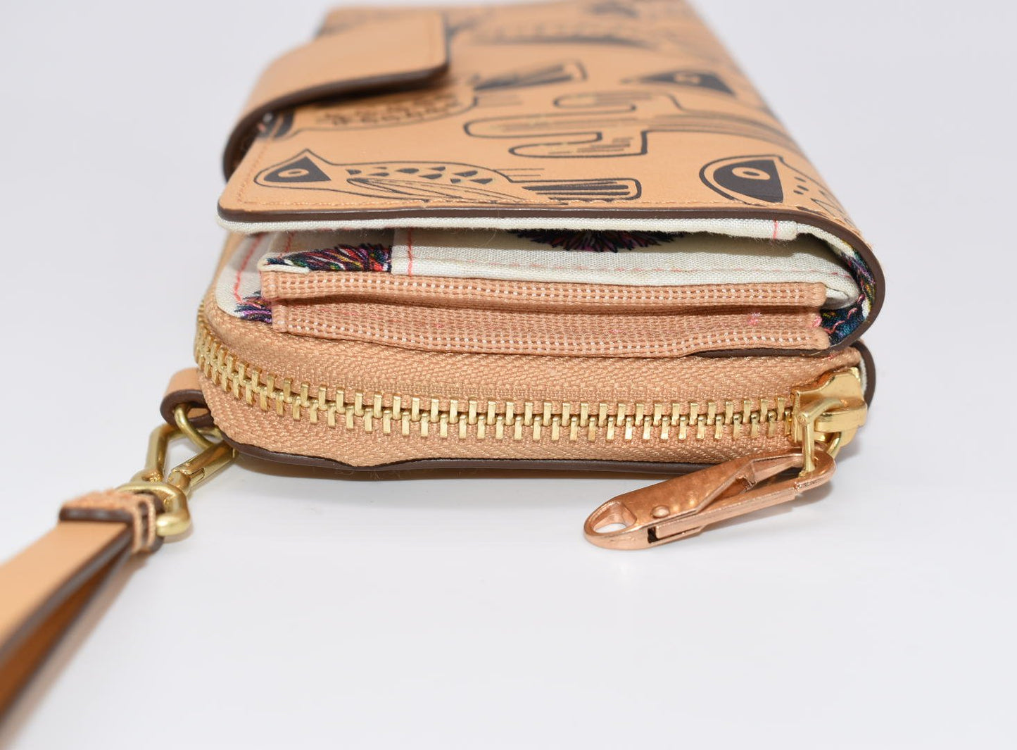 Vera Bradley Vachetta Brown Resort Wristlet in "Roadrunner Cactus"