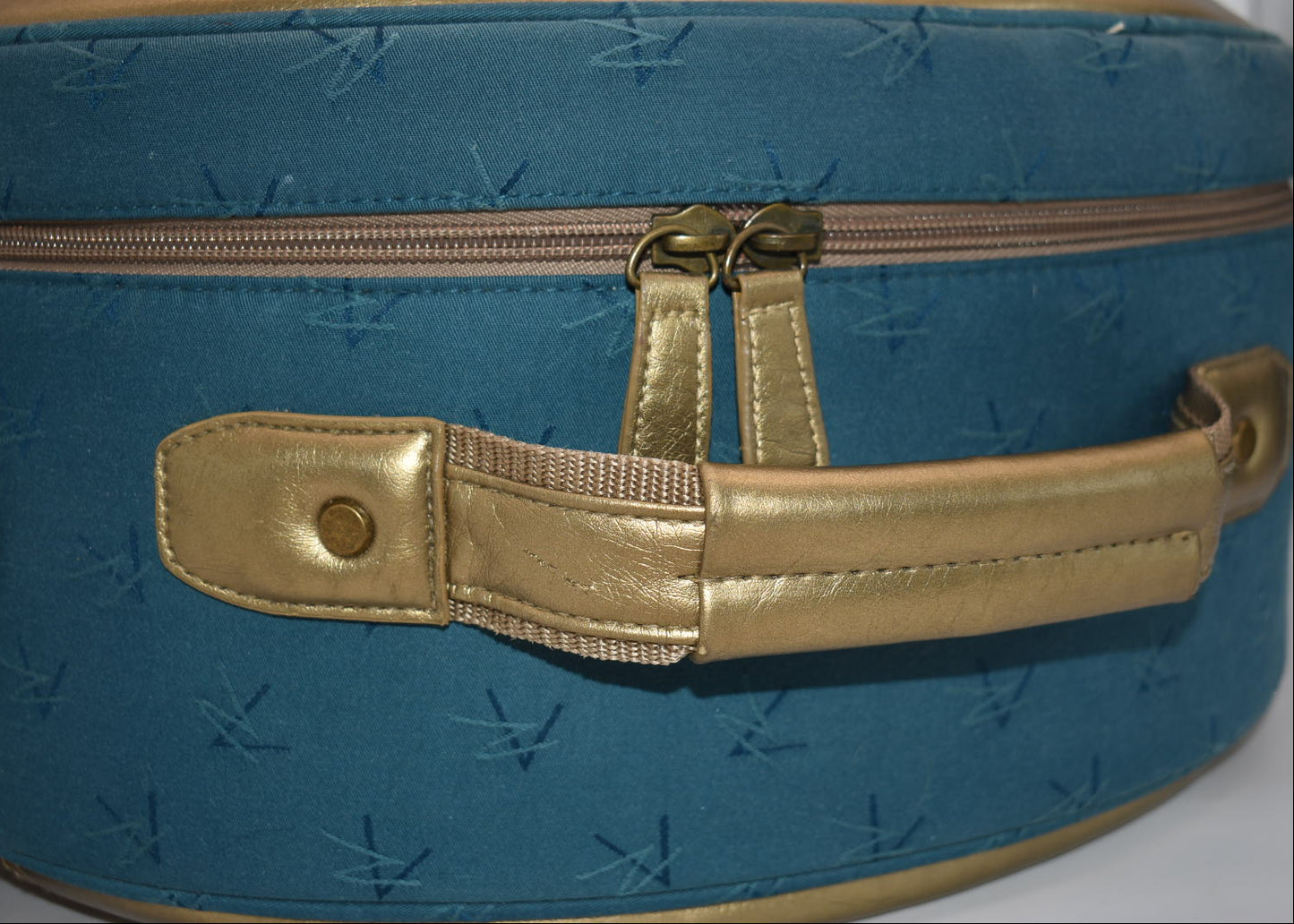 Vintage Arizona Round Weekend Luggage Bag with Fleur de Lis