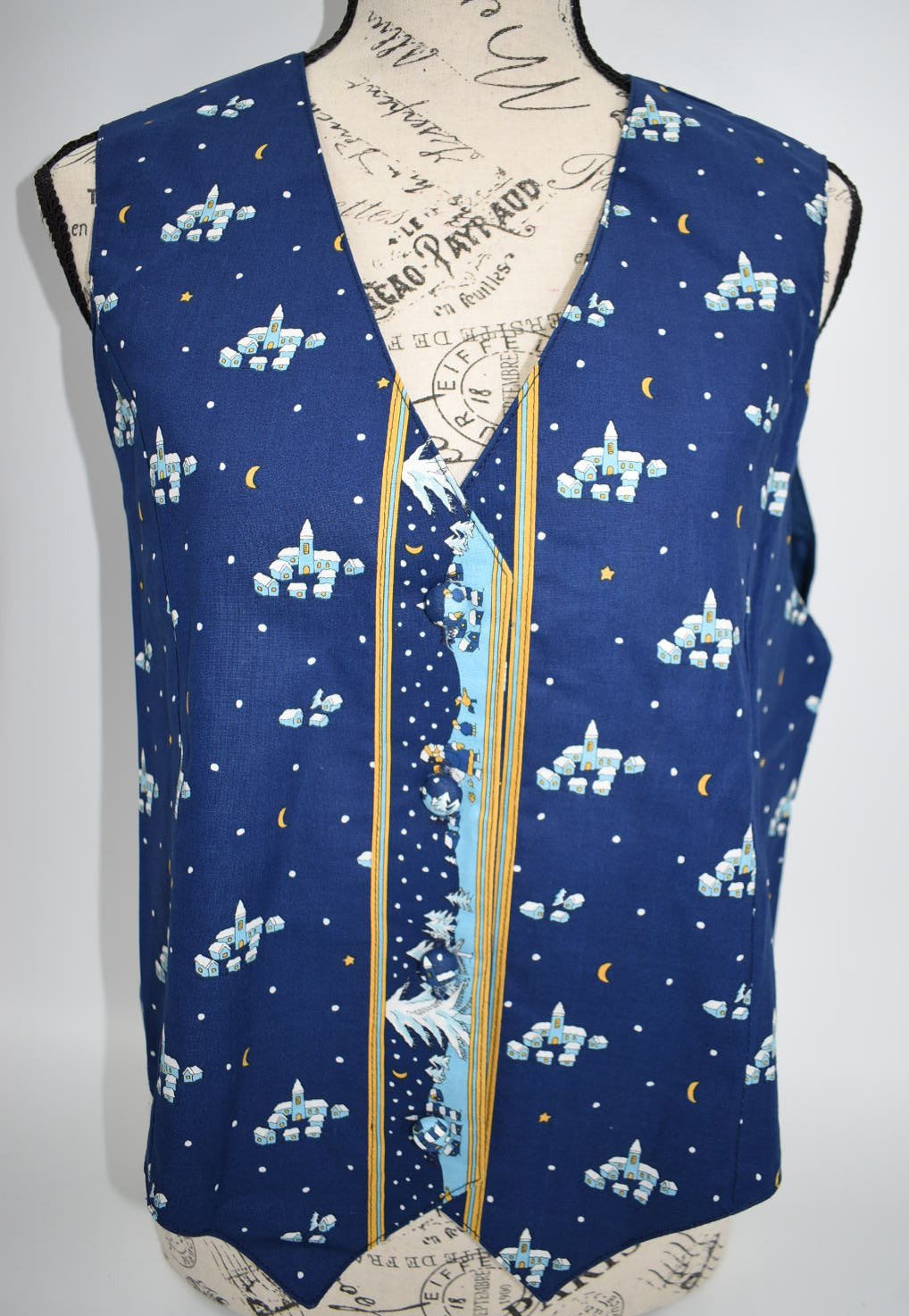 Vintage Vera Bradley Medium Vest in "Blue Christmas- 1997" Pattern