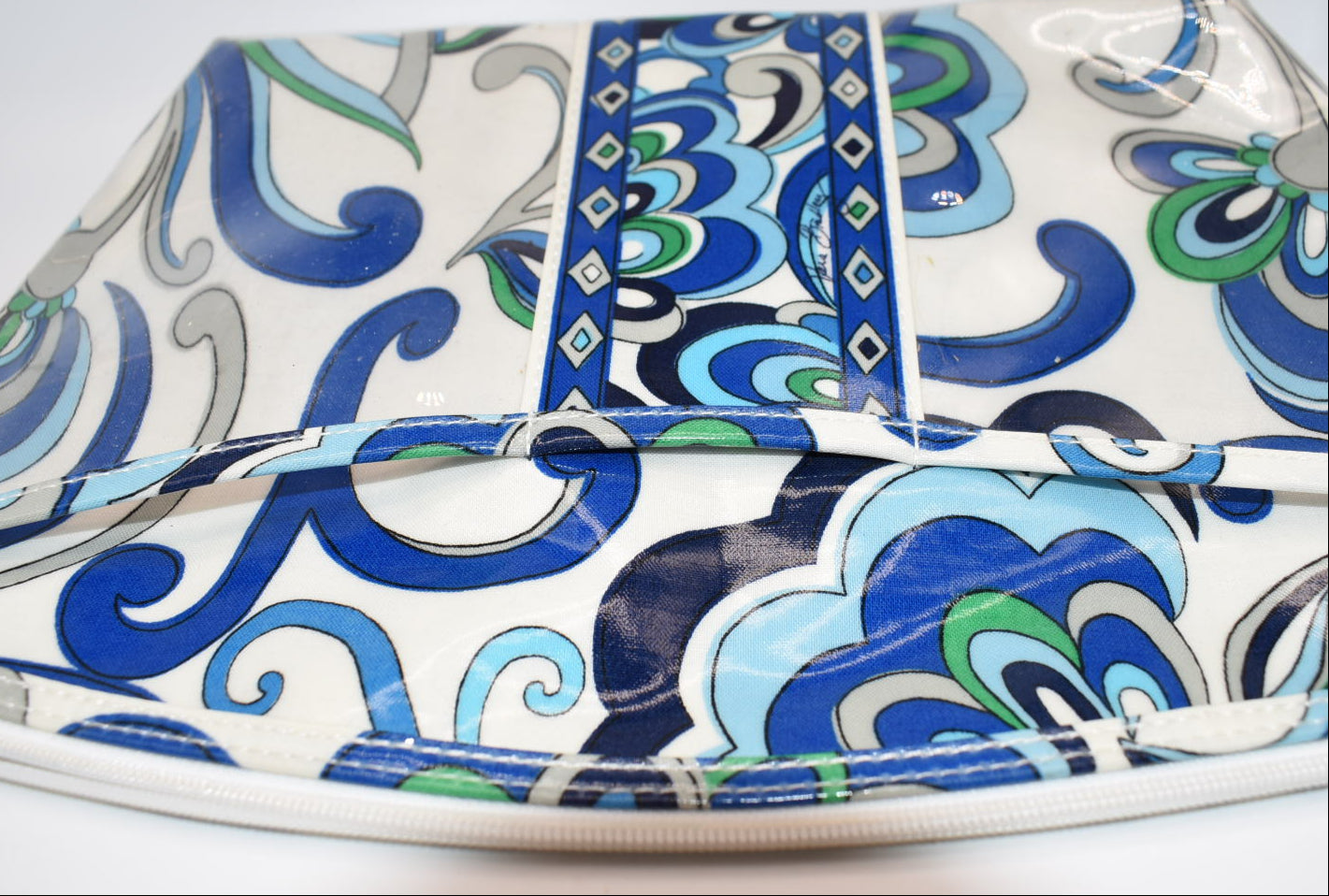 Vera Bradley XL Waterproof Makeup & Toiletry Bag in "Mediterranean White" Pattern