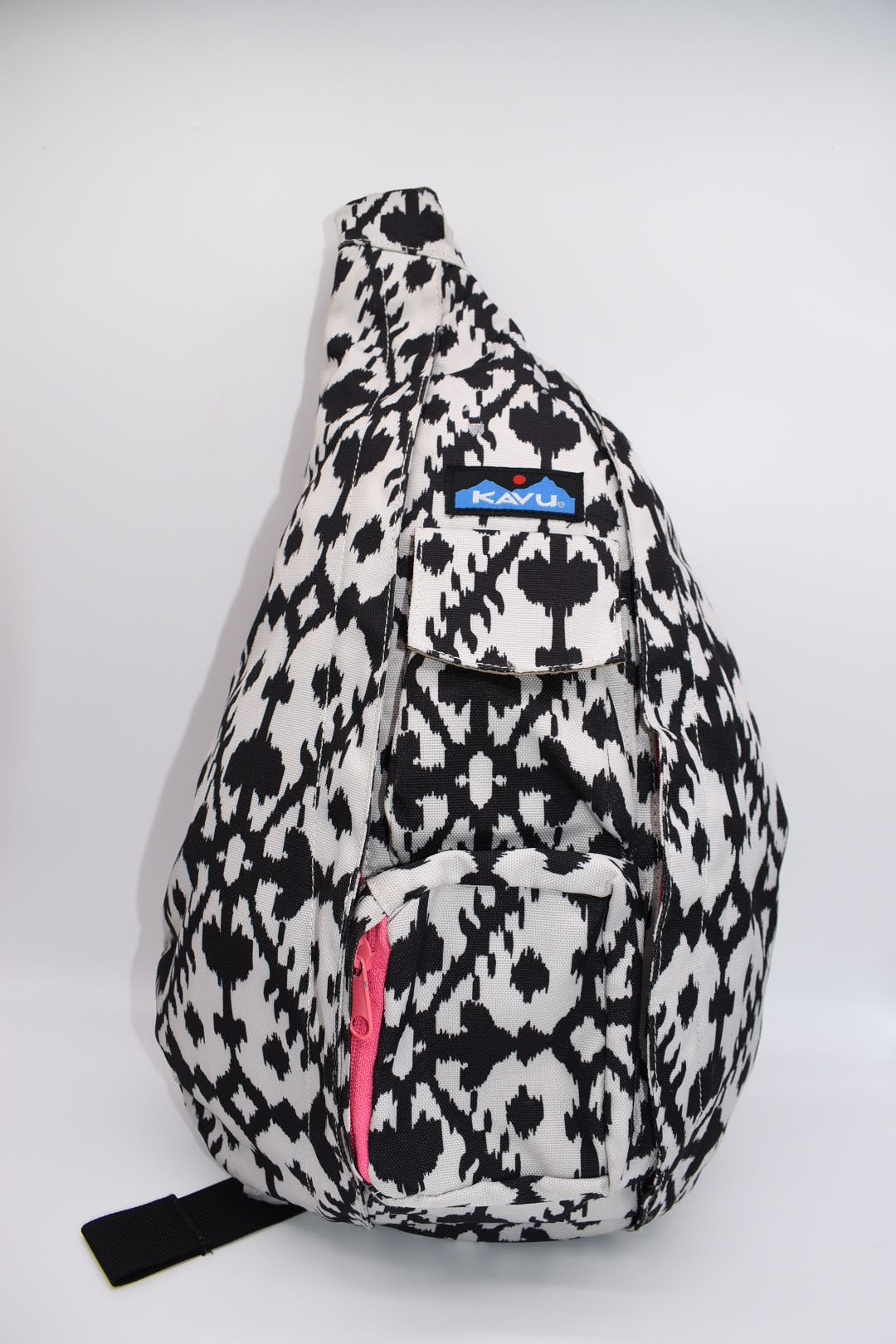 Kavu Rope Sling Bag in Black & White