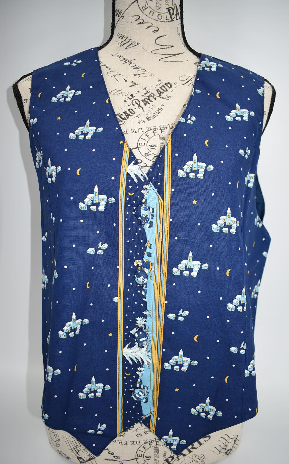 Vintage Vera Bradley Medium Vest in "Blue Christmas- 1997" Pattern