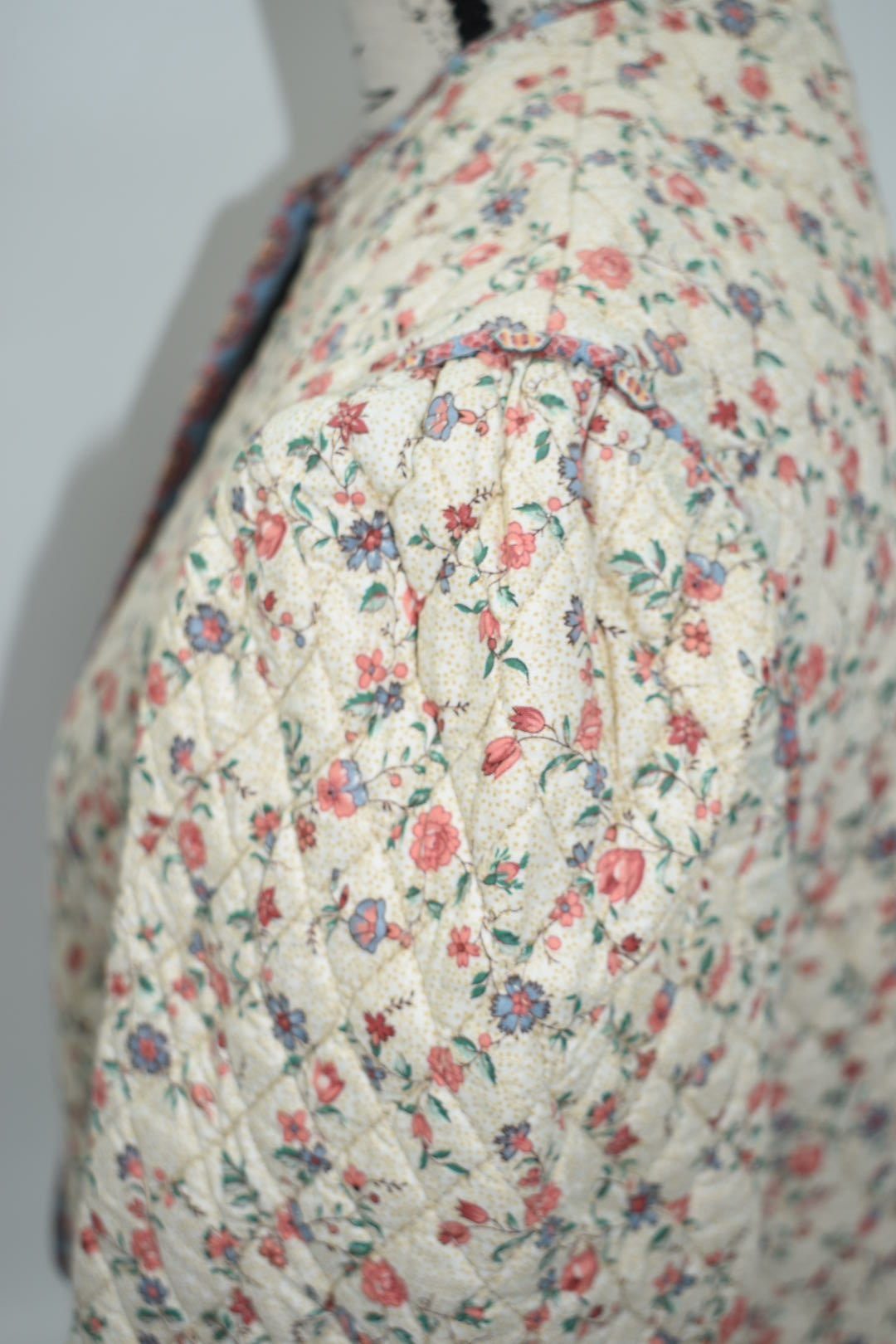 Vintage Vera Bradley Large Cropped Jacket in "Cream -1985" Pattern