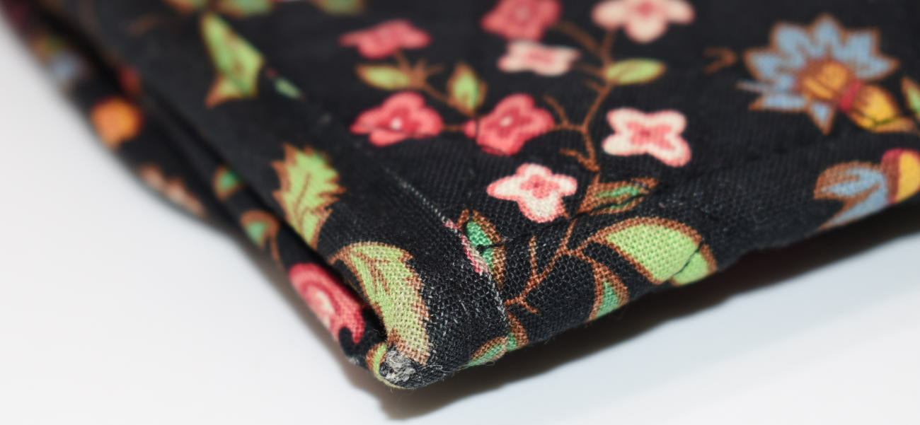 Vera Bradley Petite Trifold Wallet in "Ming -2001" Pattern