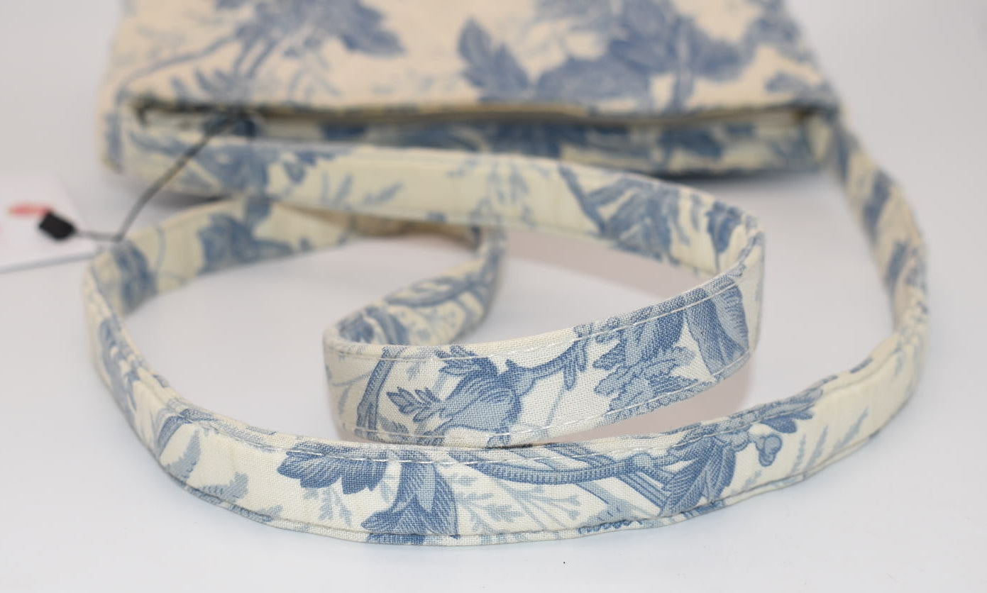 Vintage Vera Bradley Shoulder Bag "Blue Toile -2001" Pattern