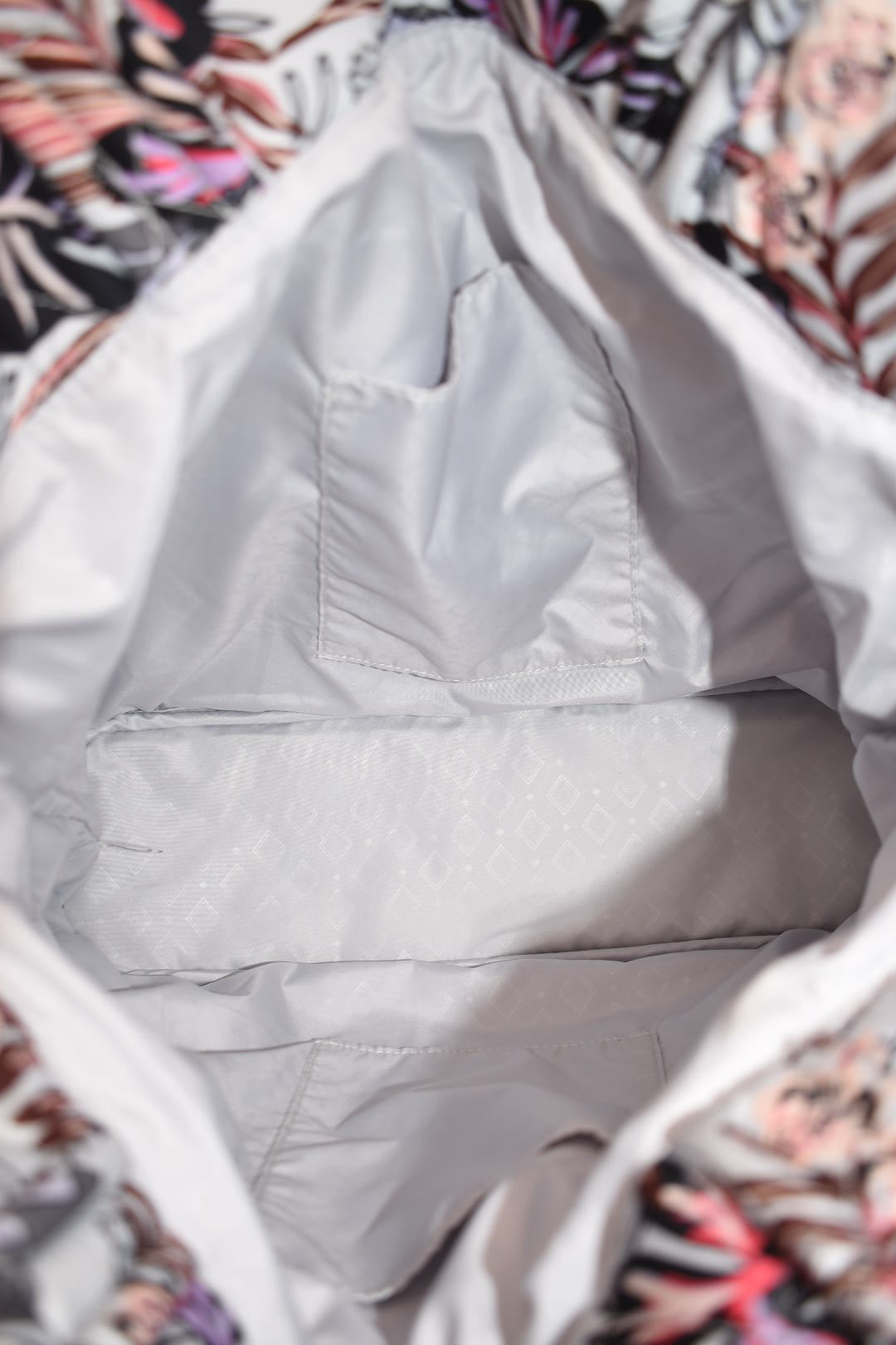 Vera Bradley Ultralight Tote Bag in Sun Washed Tropical