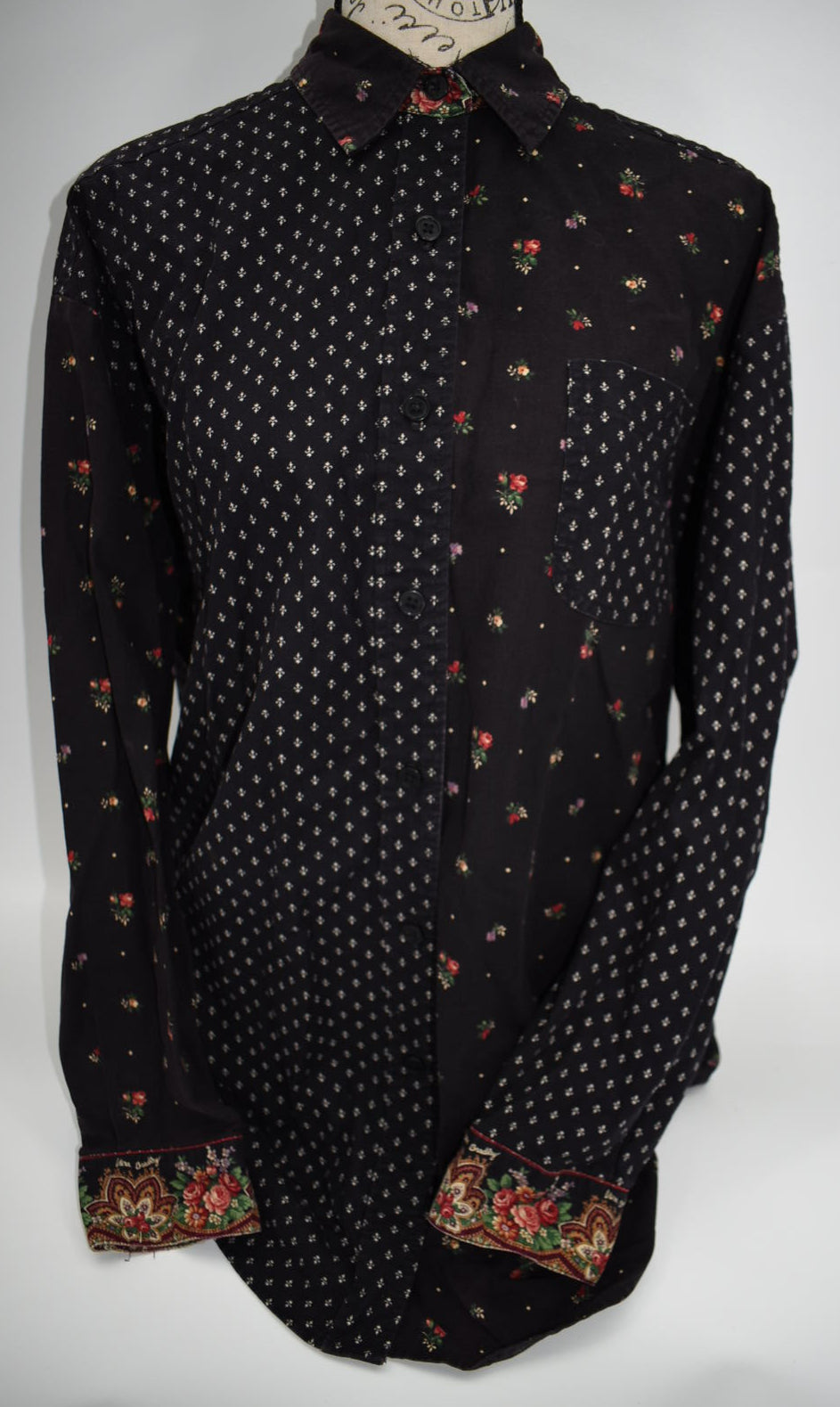 Vintage Vera Bradley Large Button-Up Long Sleeve Shirt in "Black-1990" Pattern