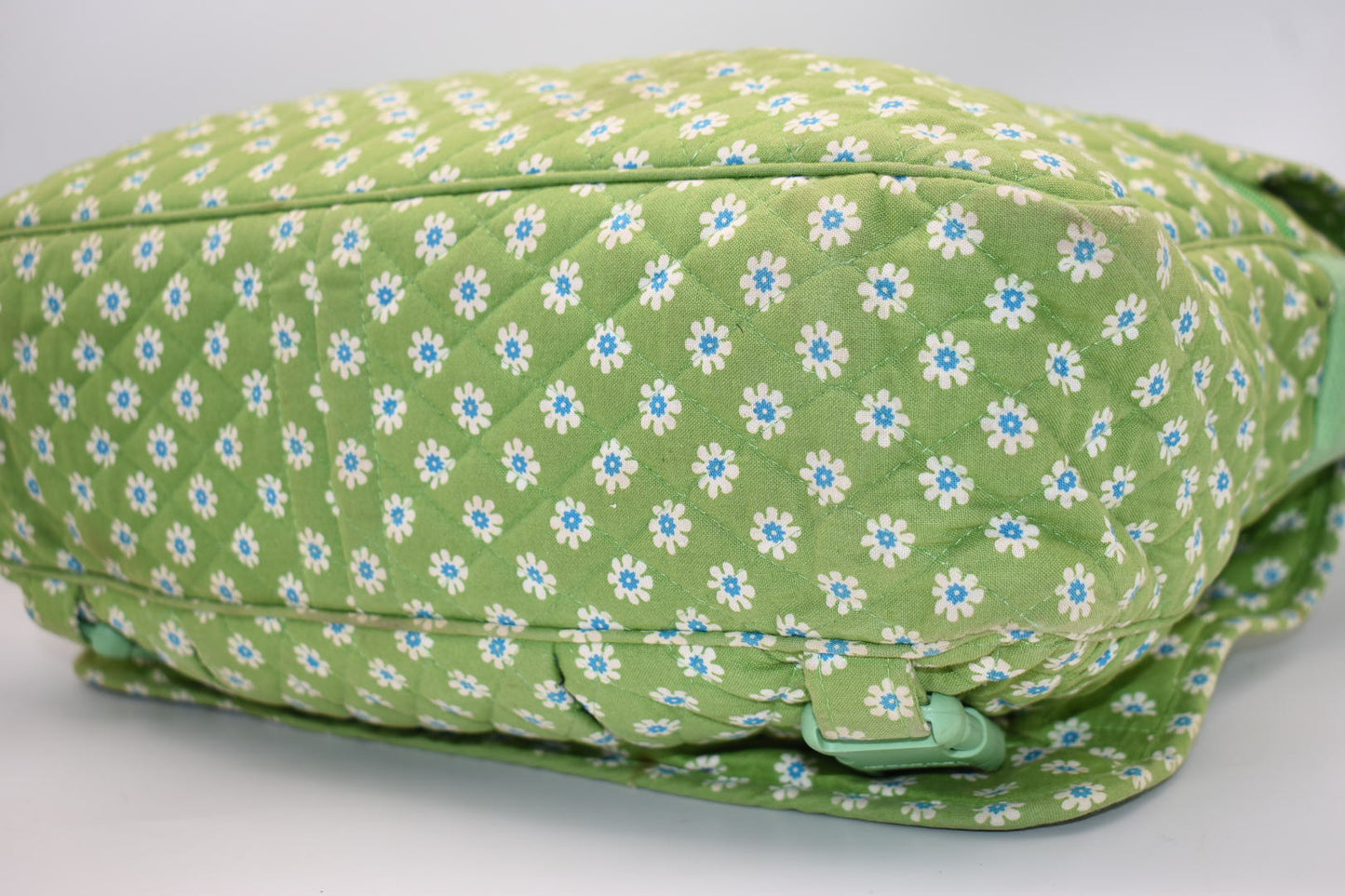Vera Bradley Commuter Laptop Messenger Bag in "Apple Green" Pattern