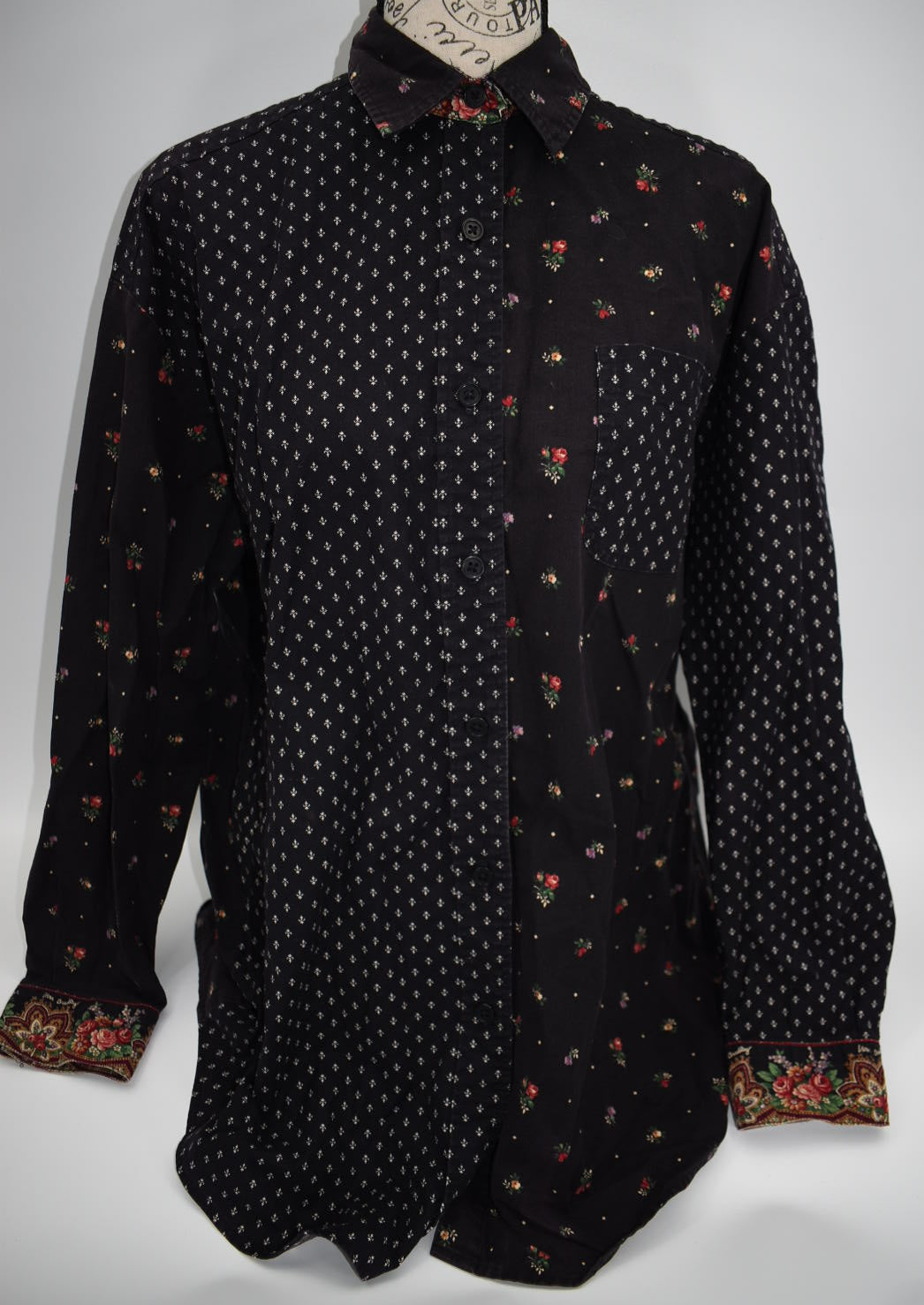 Vintage Vera Bradley Large Button-Up Long Sleeve Shirt in "Black-1990" Pattern