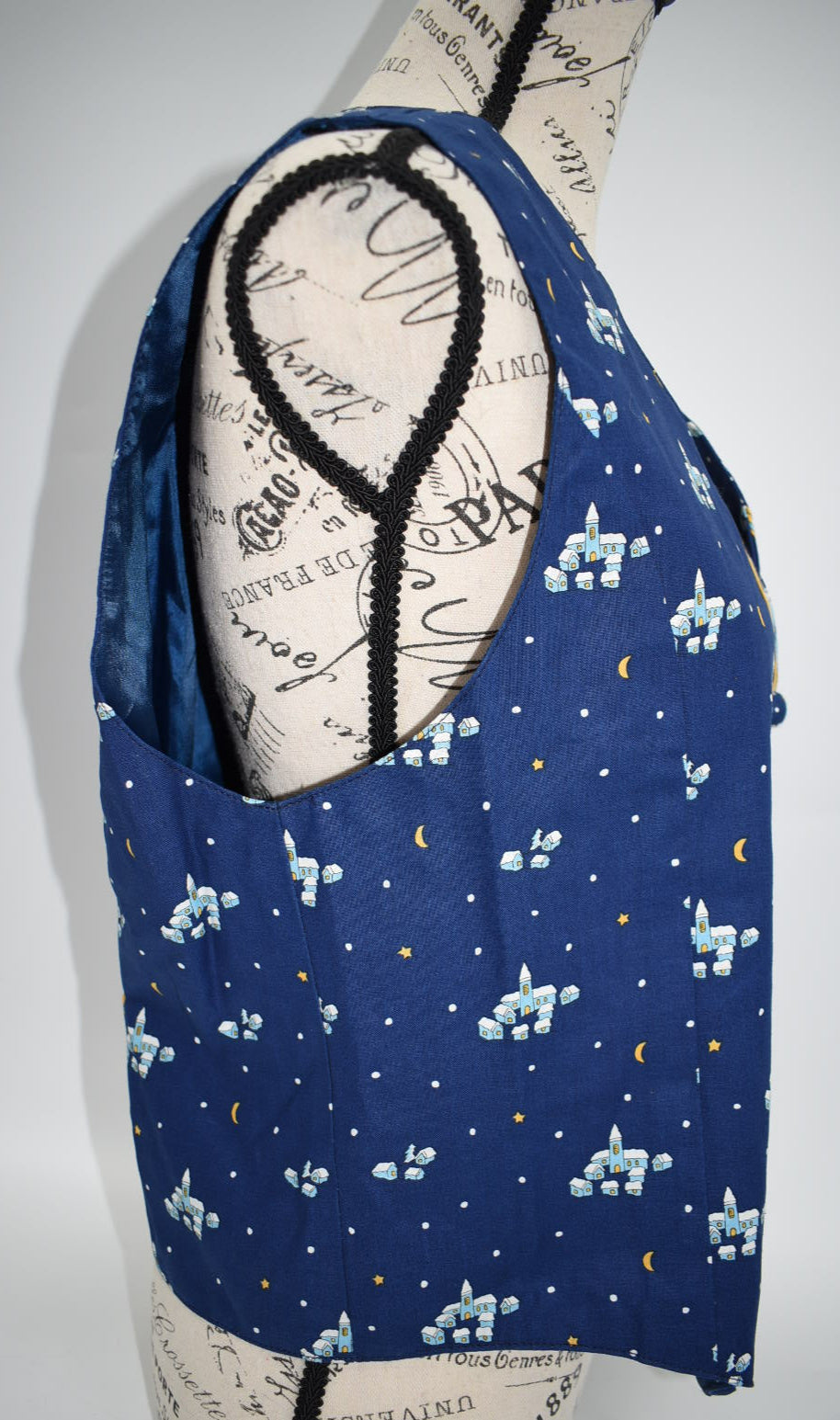 Vintage Vera Bradley Medium Vest in "Blue Christmas- 1997" Pattern