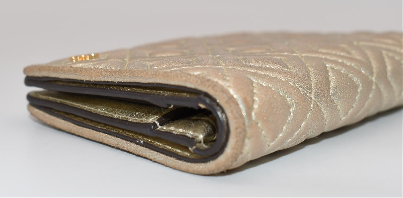 Tory Burch Fleming Metallic Slim Medium Wallet in Gold