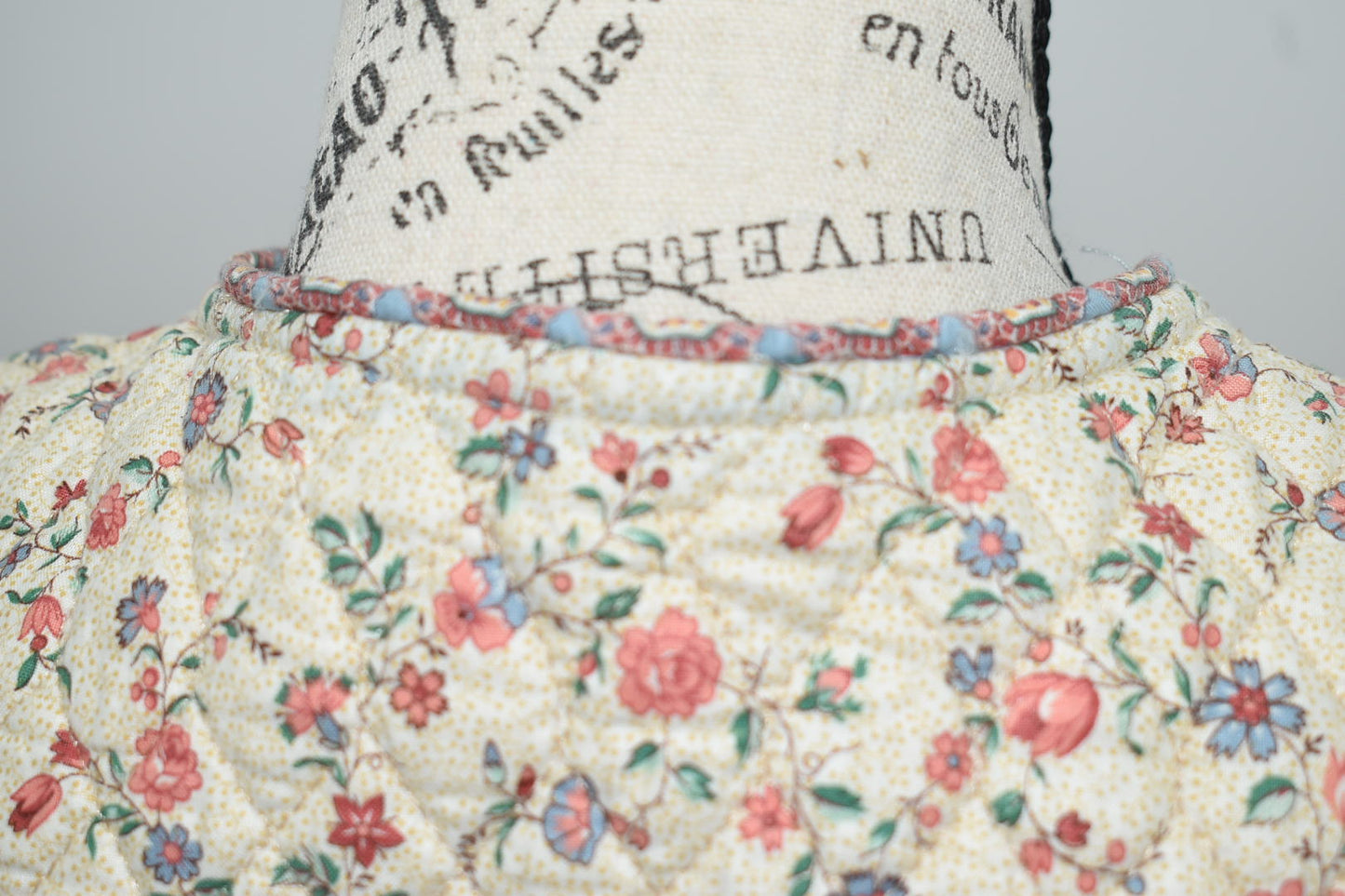 Vintage Vera Bradley Large Cropped Jacket in "Cream -1985" Pattern