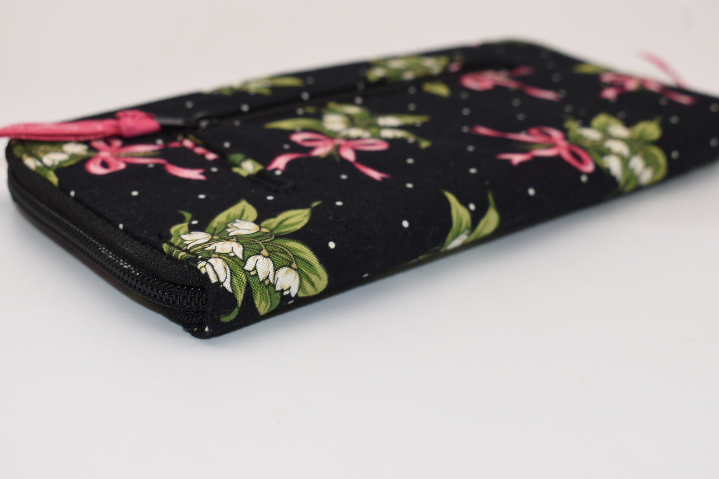 Vera Bradley Travel Organizer Wallet in "New Hope" Pattern