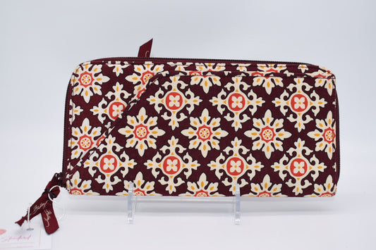 Vera Bradley Personal Travel Organizer Wallet in "Medallion-2006"